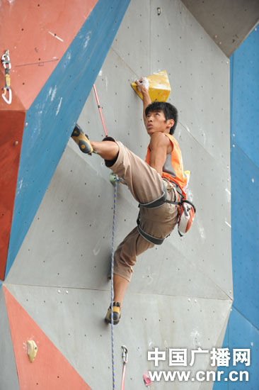 西藏选手包揽全国攀岩锦标赛男子难度女子攀石