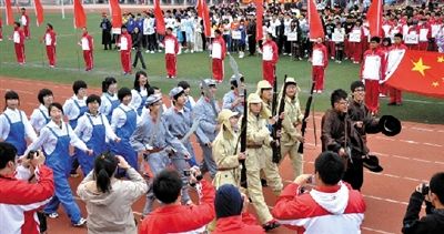 中学生运动会上扮日军引争议