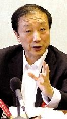 牛有成即兴作对联推销柿子