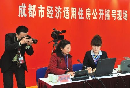 �ɶ��������־��ʷ�ѡ��ҡ��