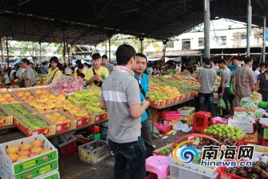 三亚水果市场乱象:商家不明码标价不提供发票