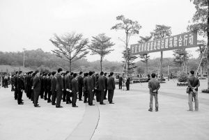 ������չ������Υ�����ж�