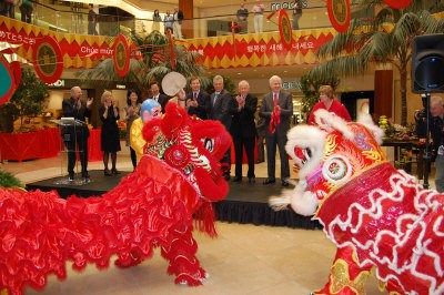 日趋看重华人消费力美主流商场拼农历新年销售