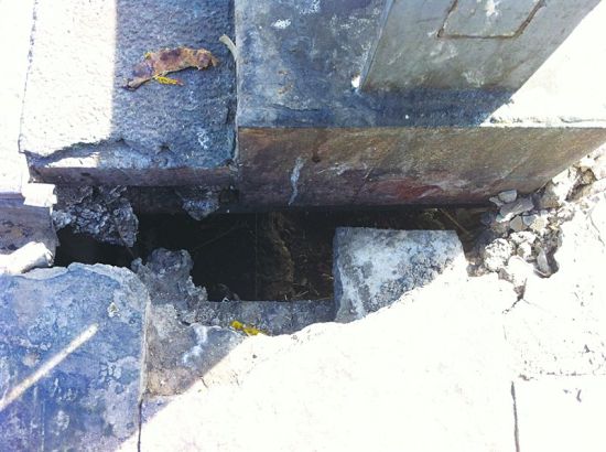 桥面张大嘴市民很担心