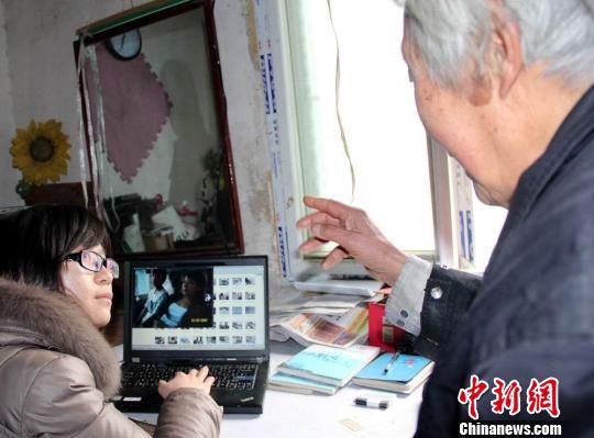 湖北荆门83岁老“拍客”让身边感动常在