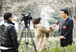 为人民代言 为国家献策