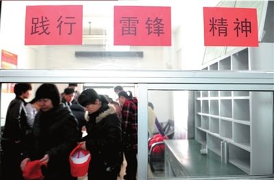 ��ѧ�׷棬�ұ�����