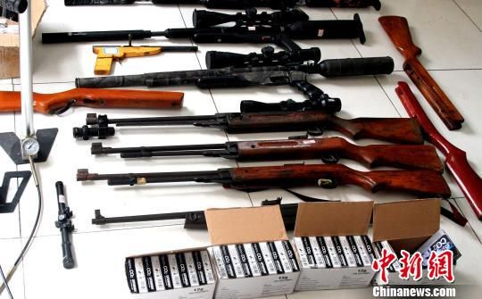 扬州破获网购仿真枪大案查获气枪子弹40余万发