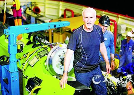 卡梅隆只身潜入万米海底 在最深处停留约6小时