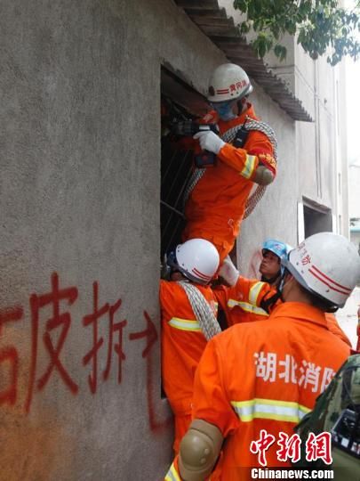 湖北消防开展地震救援跨区域拉动集结演练
