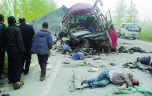 �ͻ����Ҷ�ײ26�˽����˴��