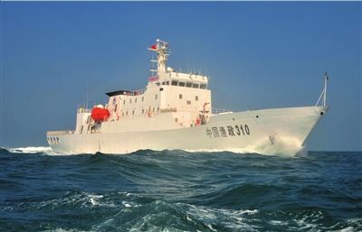 我国最先进渔政船抵黄岩岛海域巡航