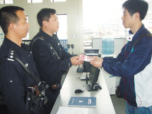 ʯ��ׯС���ͷ��һ��Ǯ����Ԫ�ֽ𽻵�����վ