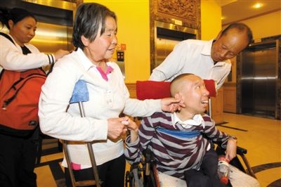 母唤一声儿终见三兄弟