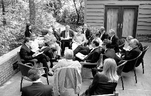 ŷԪ����������δ�ҳ�ƽ��������볯�ʰ�ȫ�����ϵ��ص�