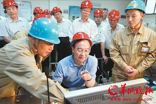 温家宝:把稳增长放在更加重要位置