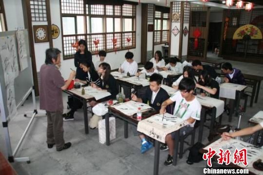 上海华教基地进才中学举办中国文化周活动