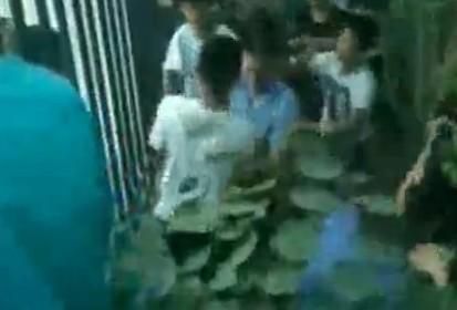 中学生围殴城管:“被误会”还是“被公愤”?