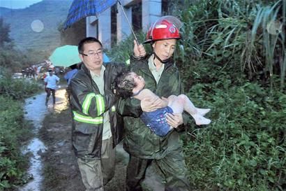 四川小伙率先报警求救