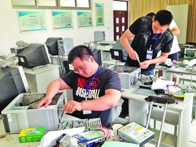 �м��˱�ƴ���Լ���