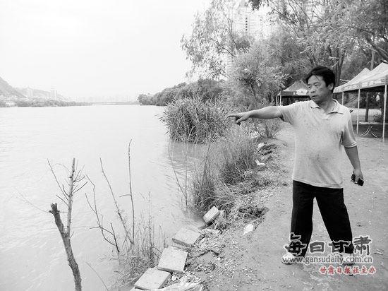 ���ݣ����������̯�ϰ������ˮŮ