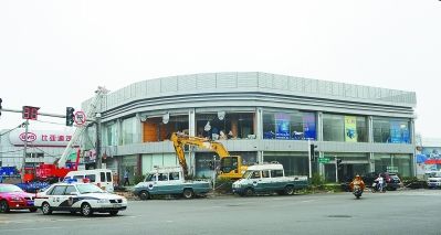 ���ӵ���3����ʩ���Ĵ���·611��Υ�������