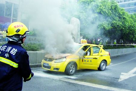 ���⳵ͻȻ��ȼ˾���¿ͱ�������