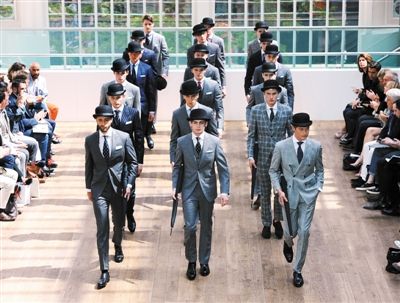 王储推广时装非常敬业