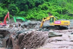 泥石流冲毁酒店41人失踪