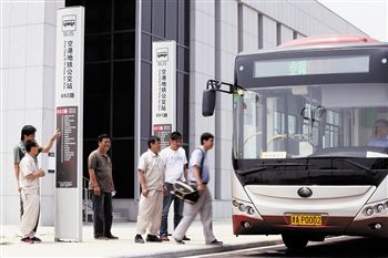 公交接驳地铁方便市民换乘