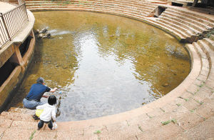 水被污染无法使用每天减少的供水量相当于1/3个翠湖