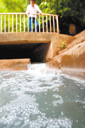 水被污染无法使用每天减少的供水量相当于1/3个翠湖