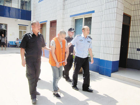 这个骗子冒充警察