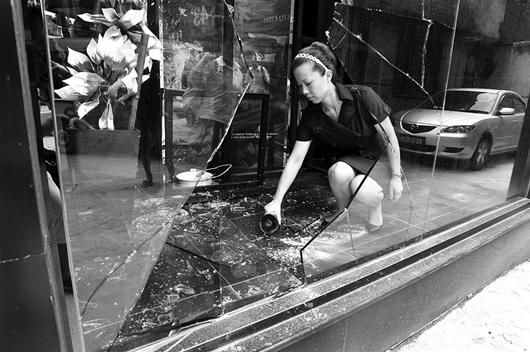 触警铃折腾安保旋即闪电作案