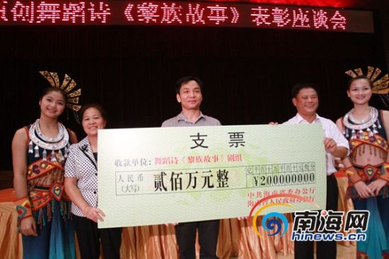 ���Ͻ�����������¡�����200��Ԫ���鸰���ݳ�