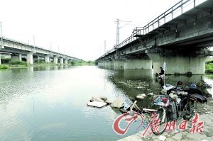 水潭夺两命至今无警示