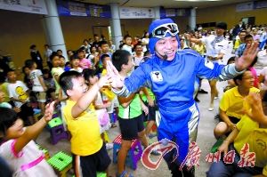 一进塑料袋即变“灰太狼”