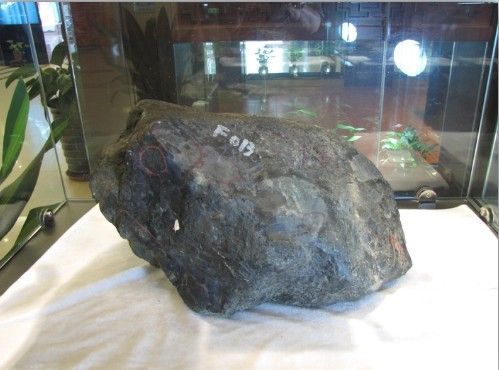 “全民爱—翠韵镯语”翡翠赌石及成品保真展销会盛大开幕