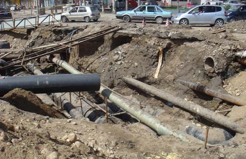 ���ɹź��ͺ����е�·�������칤�̽���β��