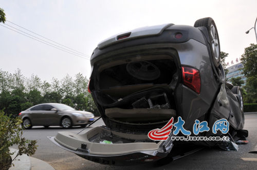 �ϲ������䳵�ٿ���ɣ��ײ�Ľų���