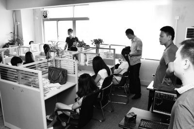 人为控制行情侵吞客户盈利