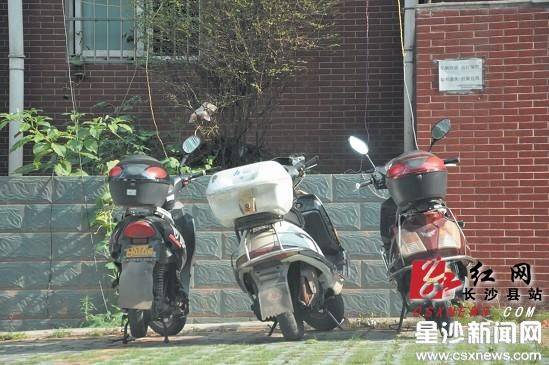 长沙县:电动车充电乱电线空降太危险