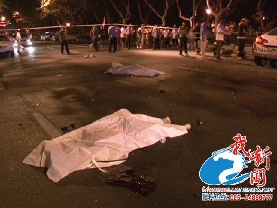 视频:南京鼓楼中山北路今晨发生惨烈车祸 4人