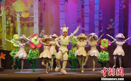 �����ͯϷ������ľ�����״ν����ݳ�