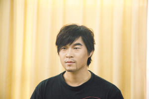 “周克华擅长易容”一说让易容术引发关注,记者探访昆明化妆业化妆师3小时让记者变“伪娘”