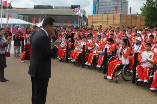 中国驻英大使刘晓明出席伦敦残奥会中国代表团升旗仪式