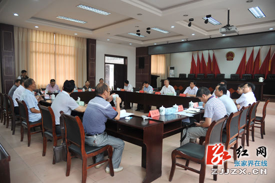 张家界市委书记胡伯俊深入桑植县接待来访群众