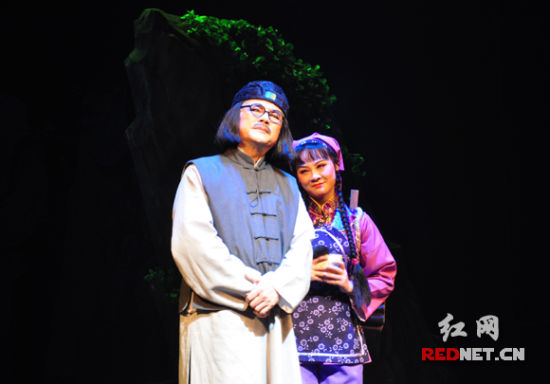《苏秀才》献演湖南艺术节六旬戏粉迟到连叹息