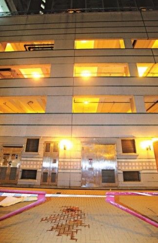 疑山穷水尽愧对家人港一赌徒输光后跳楼身亡