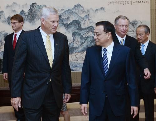 李克强会见美国联合技术公司和杜邦公司董事长